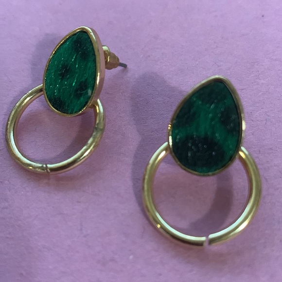 Beautiful green and goldtone earrings - Picture 3 of 5